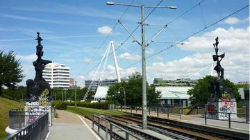 Die Hässliche erschrickt die Schöne