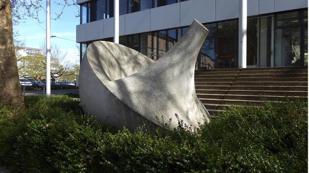 Familie mit fünf Halbkugeln