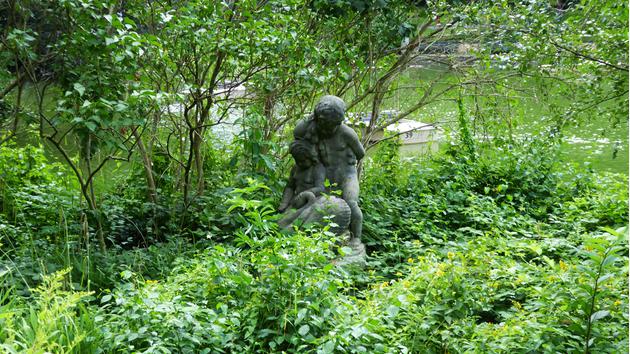 Kindergruppe mit Schwan