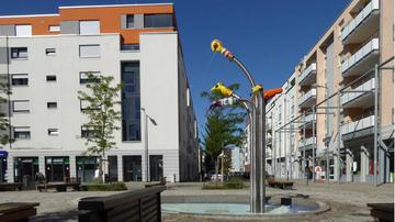 Wasser speiende Köpfe