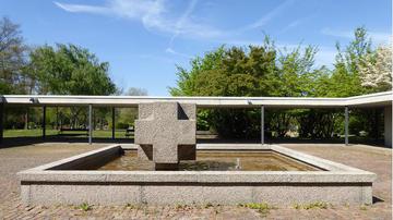 Würfelkreuz-Brunnen